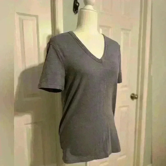 Universal Thread Tops - Universal Thread Grey V-neck Short Sleeve Tee Size Small